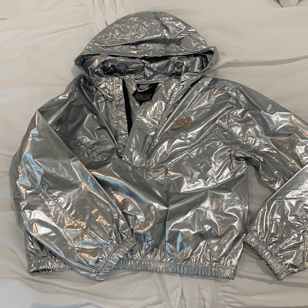 Nike Kids 6 Silver Metallic Pullover Zip Jacket Foil Windbreaker. Never worn.NWT